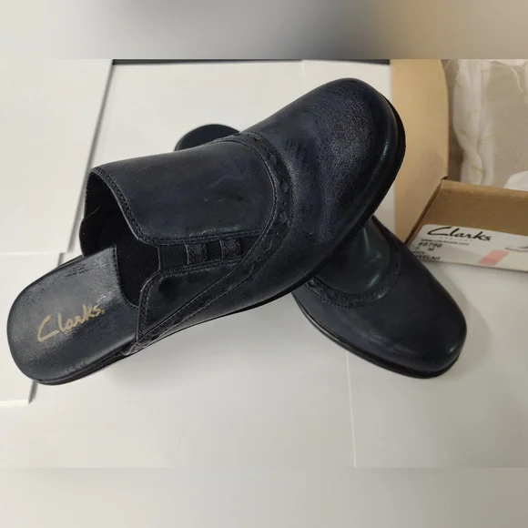 Shoes - Picture 2 of 4